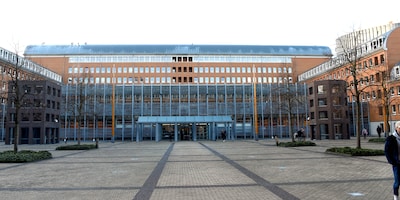 Waalrenaar (93) beet van zich af bij overval door 68-jarige buurman: ‘Een bloedbad was het’