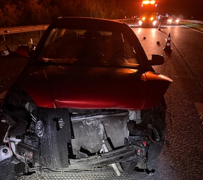 Auto zwaar beschadigd door botsing tegen vangrail op de A2 bij Valkenswaard