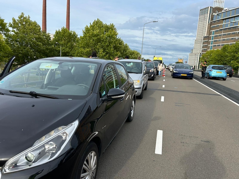 Botsing met zes auto's op het Strijps Bultje, een deel van de ringweg in Eindhoven.
