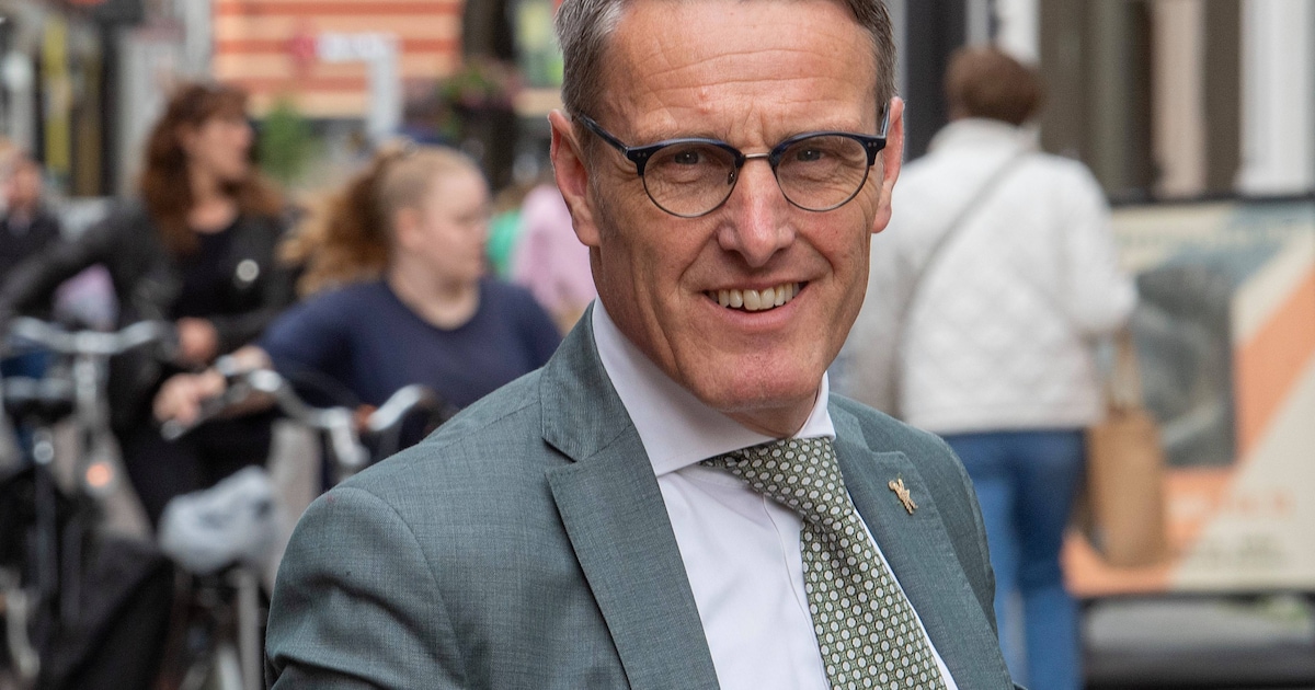 Hij ontving na opstappen zijn salaris van 11.000 euro nog maandenlang, maar oud-burgemeester ‘wilde 