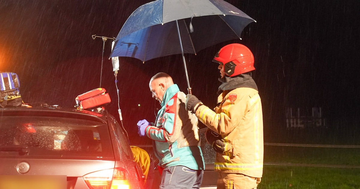 Vrouw zit na ongeluk bekneld in auto in Heusden, traumahelikopter rukt uit