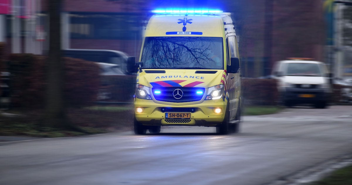 Zwaargewonde door ongeluk bij staalbedrijf in Moerdijk, slachtoffer raakte mogelijk bekneld