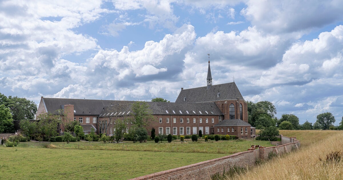 Met een gids naar de kloostertuin van Sint Agatha