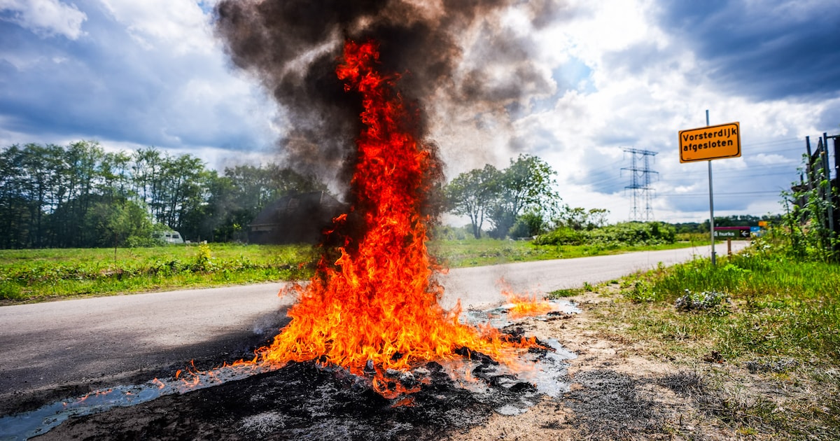 Mobiel toilet volledig uitgebrand in nieuwbouwwijk in Nuenen
