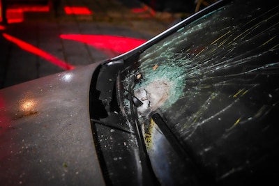 Explosie in woonwijk Eindhoven: harde knal, forse schade aan auto