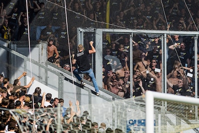 Vijftien maanden cel voor Belg (18): gooide stalen pijp naar ME’er tijdens Willem II - NAC