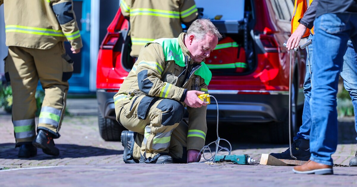 Brandweer onderzoekt terpentinelucht in wijk in Geffen, bewoners mogen binnen blijven