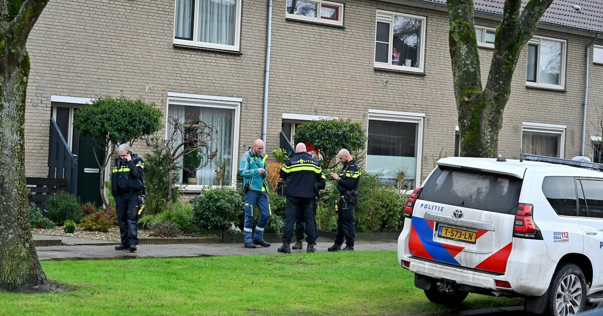 Gewonde door steekpartij in woning in Klundert, politie houdt vrouw aan