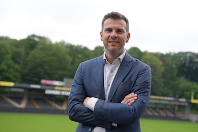 Vroeger bij PSV een talent op kantoor, nu loodst deze Heezenaar VVV door een storm