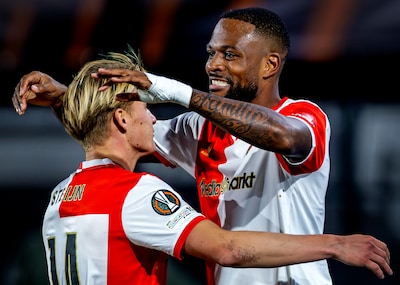 LIVE eredivisie | Feyenoord opnieuw met Cyle Larin op 10 tegen Go Ahead Eagles, herstelde Sem Steijn op de bank
