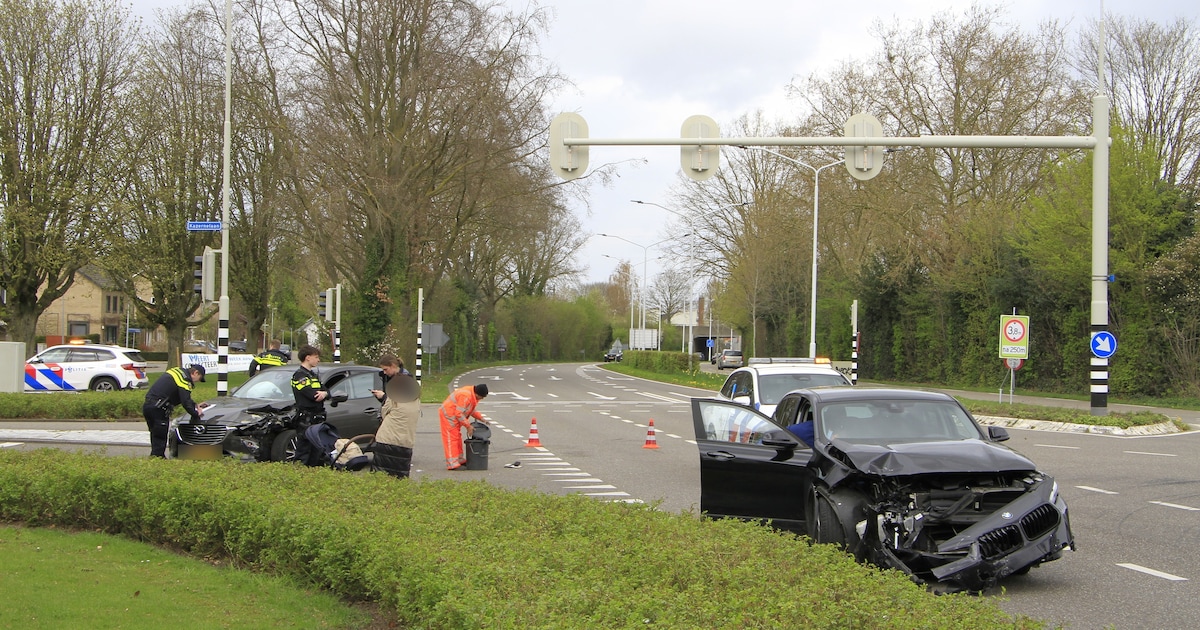 Twee gewonden bij botsing op de Ringbaan West in Weert