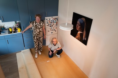 ‘Een plant sterft, maar mijn zus woont hier’, in het appartement van Ingrid is het altijd minimaal 2
