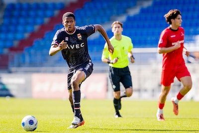 Obi maakt z’n eerste Willem II-doelpunten tijdens oefenzege op Helmond Sport