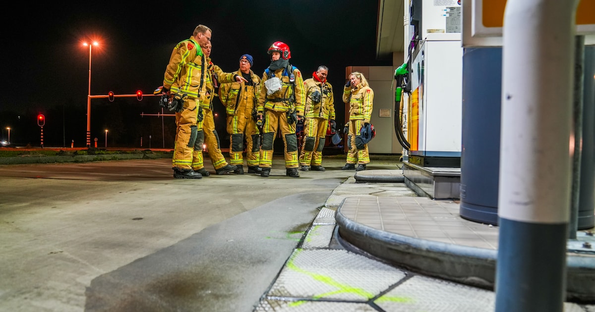 Benzinelekkage bij tankstation in Veldhoven, twee pompen tijdelijk gesloten | 112 nieuws Veldhoven