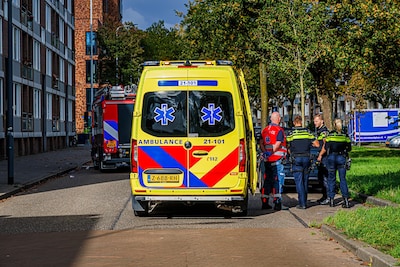 Brand in appartement in Den Bosch: vrouw en jong kind nagekeken door ambulancepersoneel