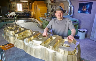 Bijna een jaar lang werkte Aart (41) in het diepste geheim aan een gedenkplek voor overleden PSV-fan