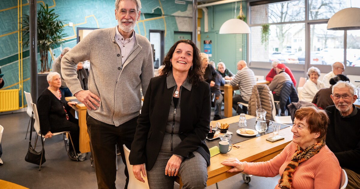 As a family doctor, Arnold saw waiting rooms filled with lonely people; now he wants to reconnect ne