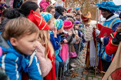Sint meert voor de 125ste keer aan in Tilburg, dus krijgt hij een ereprent