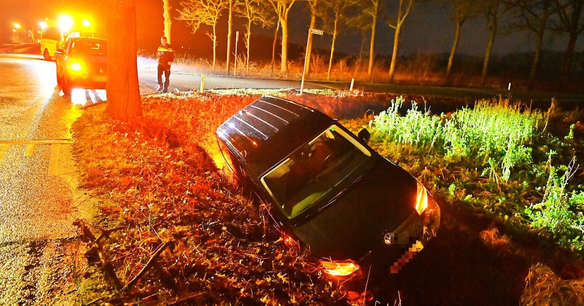 Auto in de sloot bij botsing in Eersel | 112 nieuws Eersel