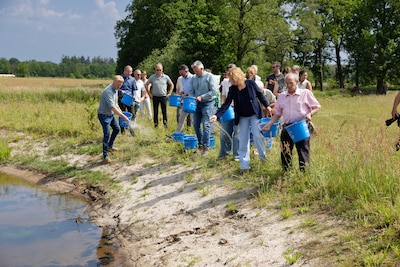 Tongelreep kronkelt weer als vanouds: beekdal na dertig jaar werk officieel geopend in Valkenswaard