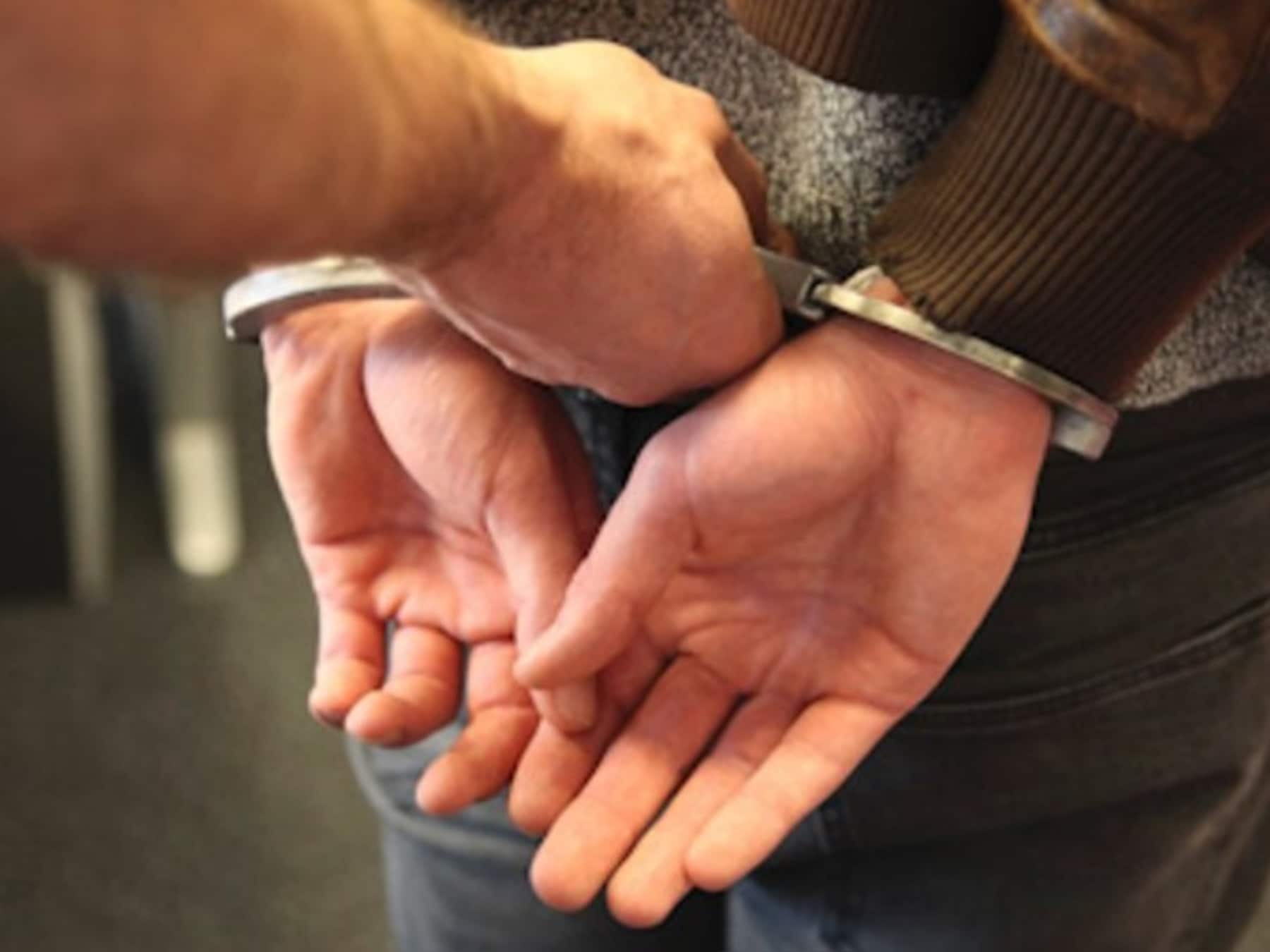 Drie verdachten met drugs aangehouden in Best, blok hasj en 32 zakjes met vermoedelijk cocaïne