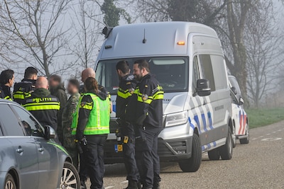 Reeks inbraken teistert Langeweg, politie checkt bewakingsbeelden: ‘De hele deur lag eruit’