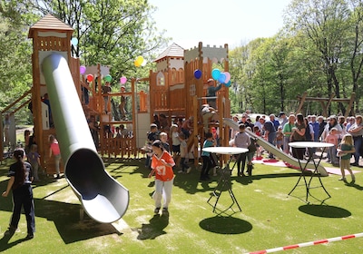 Na een raketje klimmen en glijen op het gloednieuwe Hazespeelkasteel in Veldhoven