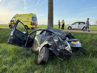 Auto belandt in de greppel in buitengebied van Den Bosch, bestuurder naar ziekenhuis