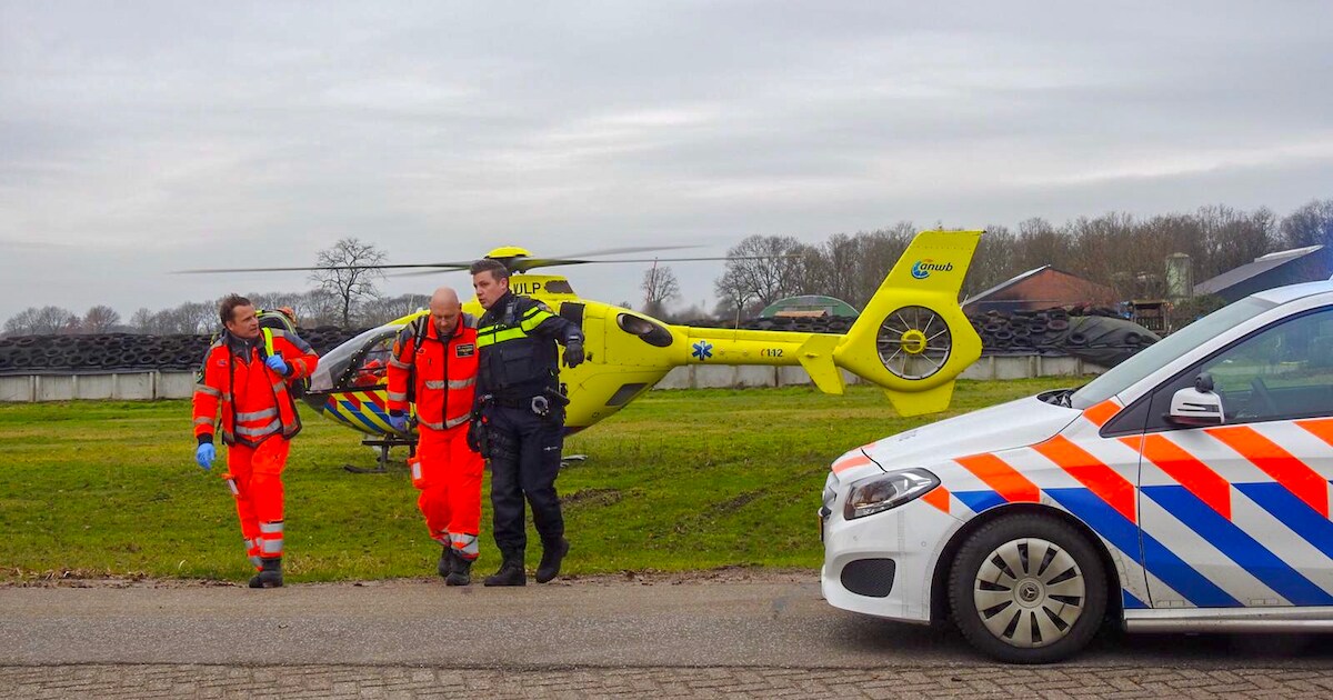 Man (55) klem onder zware stalen buizen na bedrijfsongeval in Westerhoven, maar is ongedeerd: ‘Hij h