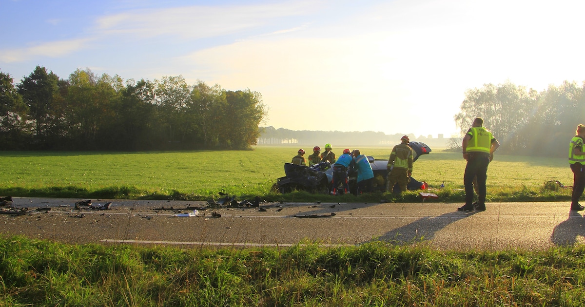 Automobilist gewond na botsing met vrachtwagen op Maaseikerweg bij Weert