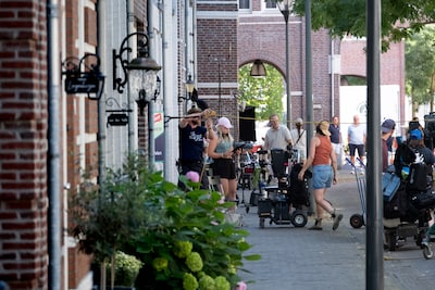 Publiek kijkt zijn ogen uit bij opnames van Floddertje in Brandevoort: ‘Mooi om dit van dichtbij mee