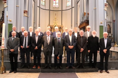 50-jarig Gregoriaans koor Sint Andries uit Nuenen ontvangt zilveren erepenning