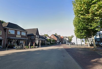 Veldhovense gewond en ontredderd aangetroffen in centrum Waalre, volgens politie slachtoffer van ‘er
