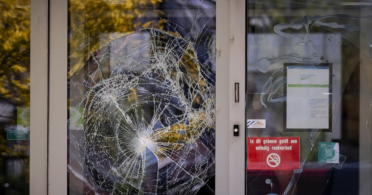 Opgepakte verdachte heeft ‘enorme spijt’ van vernielingen in Loosdrecht: ‘Kan mezelf wel voor mijn k