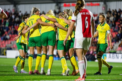 Vrouwen van Ajax en PSV lijden nederlaag in achtste finales Europa Cup