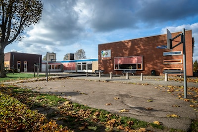 Plannen kindcentrum De Regenboog in Bergeijk: buurt vraagt aandacht voor hoogte en drukte bij basiss