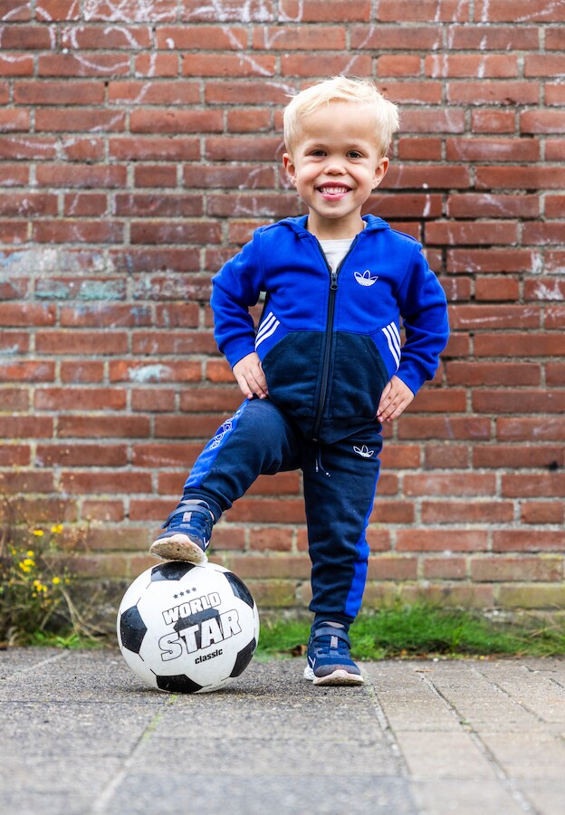 Ouders van Max knokken voor zoon met dwerggroei: ‘Want 15 centimeter ...