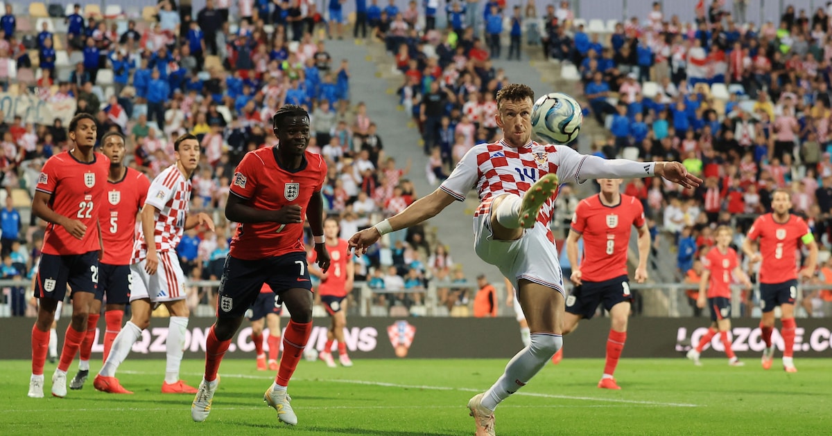 PSV-aanvaller Ivan Perisic krijgt met Kroatië een ongenadig pak rammel ...