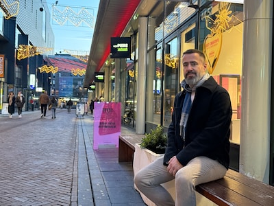 ‘Alleen boeken op tafel leggen is niet genoeg, je moet er zelf een feestje van maken’; Jan Verhagen 