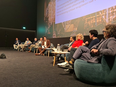 Verkiezingsdebat in Pathé voelt meer als groepsgesprek: ‘Laten we vooral hopen dat er gelúisterd wor