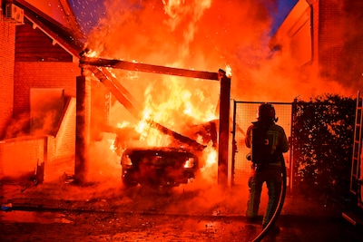 Brandstichter uit Valkenswaard krijgt 30 maanden cel voor nachtelijke autobrand die oversloeg naar c