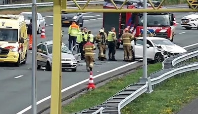 A2 bij Sint-Michielsgestel weer vrij na botsing tussen drie auto’s