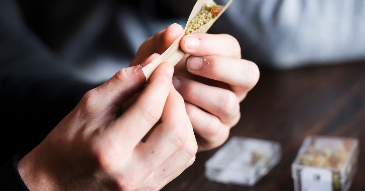 Jongeren vinden blowen ‘normaler’ dan roken | Regio | ED.nl
