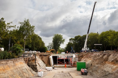 Bouwers graven 5000 kuub zand weg voor nieuwe tunnel onder de Limburglaan