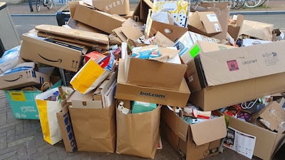 Ophalen oud papier bij appartementen in Veldhoven aangepast