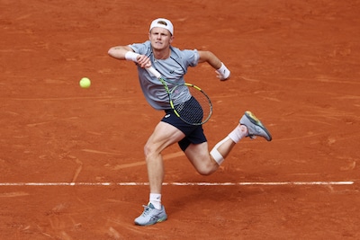 LIVE Roland Garros | Jesper de Jong laat voorsprong uit handen glippen en verliest eerste set tegen nummer 3 van de wereld