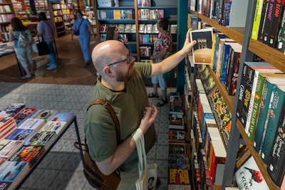 Samen boekenwinkels afstruinen brengt fantasyfans dichter bij elkaar: ‘Met dezelfde passie hebben we