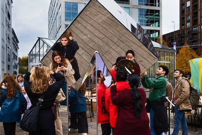 Mike de Regt geeft demonstratie tijdens DDW in Eindhoven