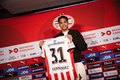 PSV slaat belangrijke slag en houdt groot Belgisch talent Noah Fernandez (18) binnenboord