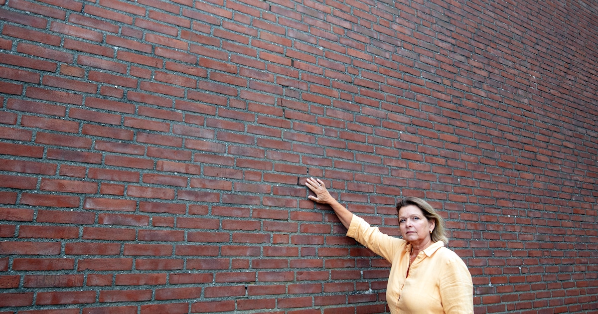 Opeens werd het alsmaar natter rond het huis van Claudia, dan komt ze achter de oorzaak: illegale st